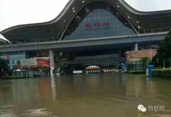 湖北暴雨武漢告急！武漢加油，恰好時與你們同在！