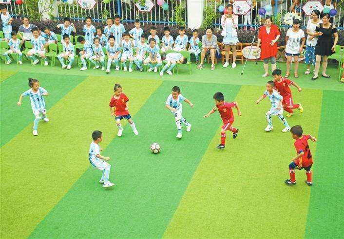 重磅：足球踢進幼兒園，“足球從娃娃抓起”真正實現(xiàn)